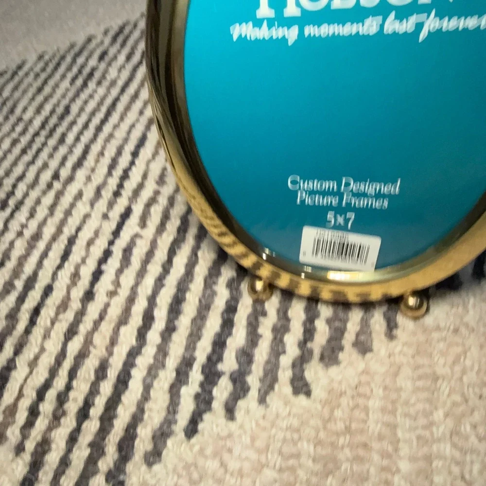 Holson 5x7 Oval Brass Tone Picture Frame Tabletop Vintage‎ Style Ball Feet